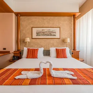 Hotel Crystal